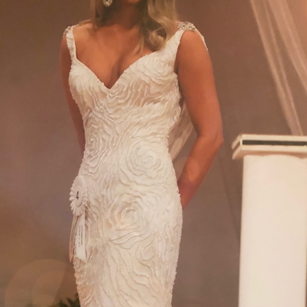 Stunning YSA MAKINO Beaded & Sequined Gown